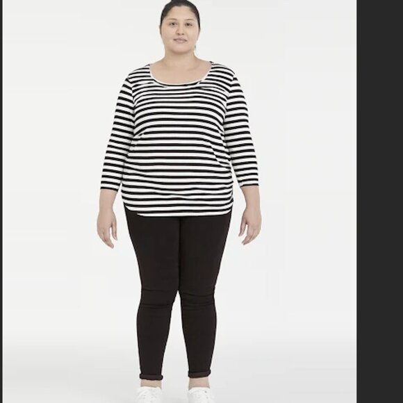 Levis's 711 Black Mid-rise Skinny Jeans Short - Picture 2 of 7